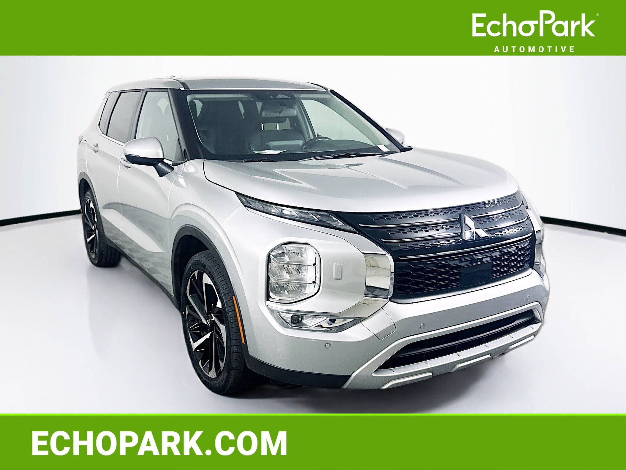 Used 2024 Mitsubishi Outlander SE image 1