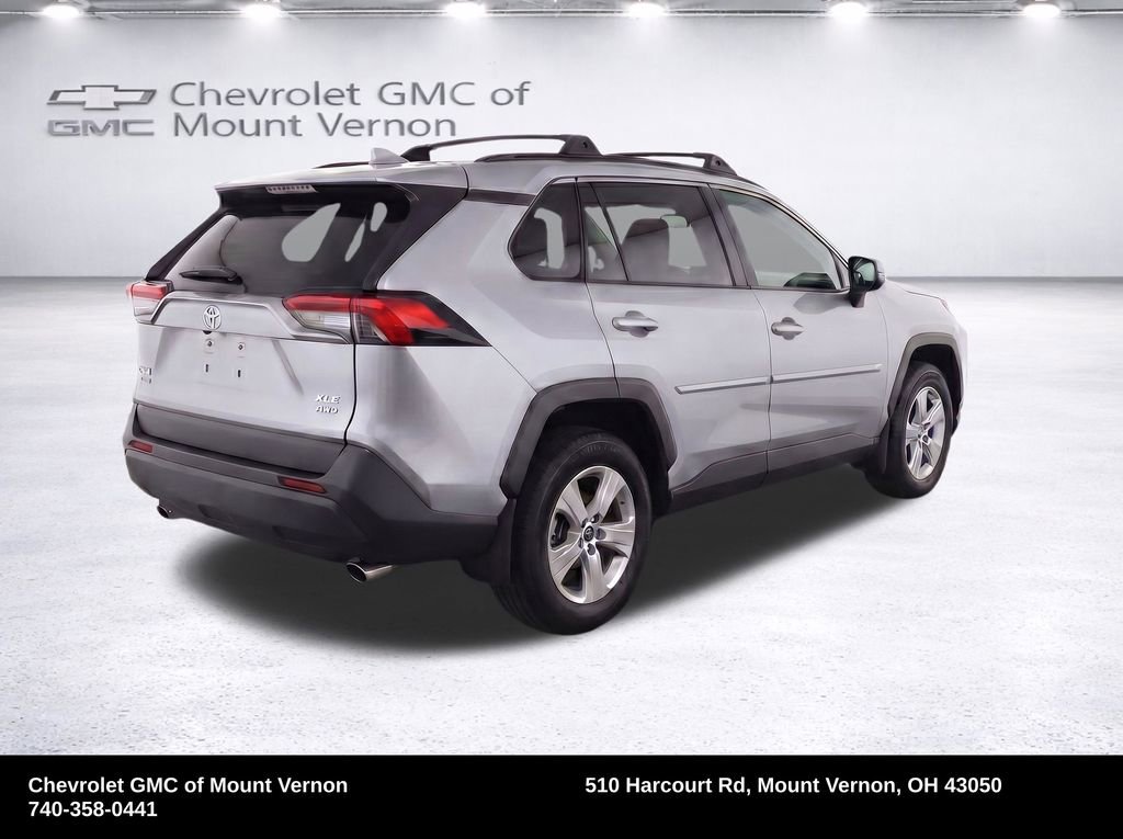 Used 2021 Toyota RAV4 XLE AWD/4WD image 4