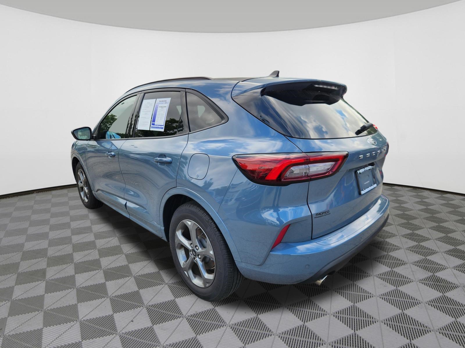 Used 2024 Ford Escape ST-Line w/ Tech Pack #1 FWD image 3