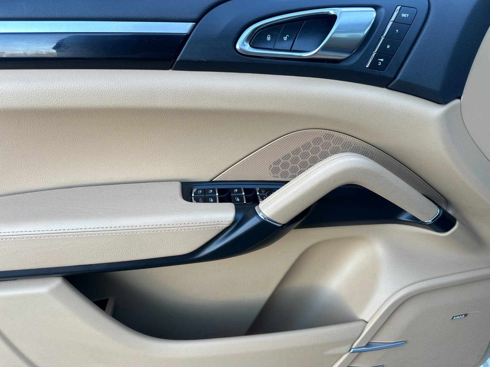 Used 2014 Porsche Cayenne Diesel AWD/4WD image 10