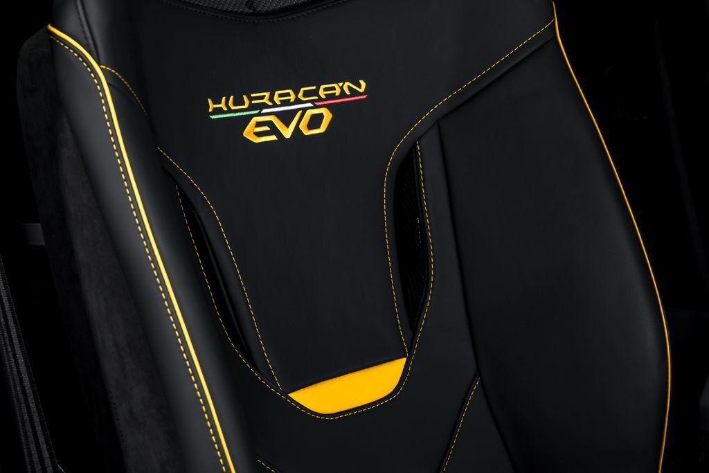 Used 2023 Lamborghini Huracan EVO image 38