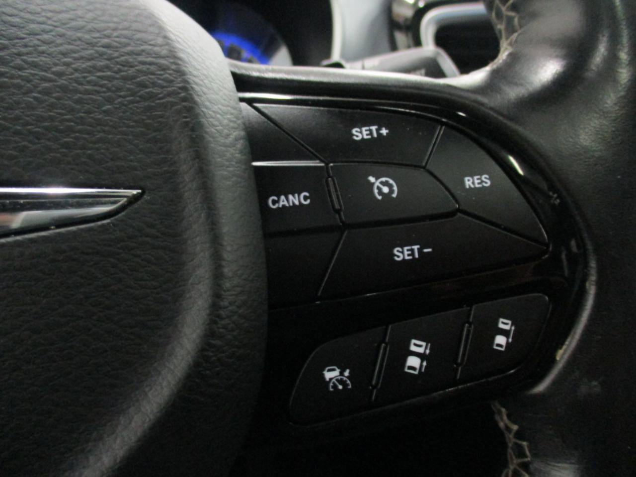 Used 2020 Chrysler Pacifica Touring-L Plus image 32