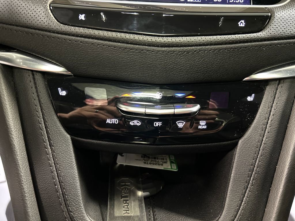 Used 2023 Cadillac XT6 Luxury image 19