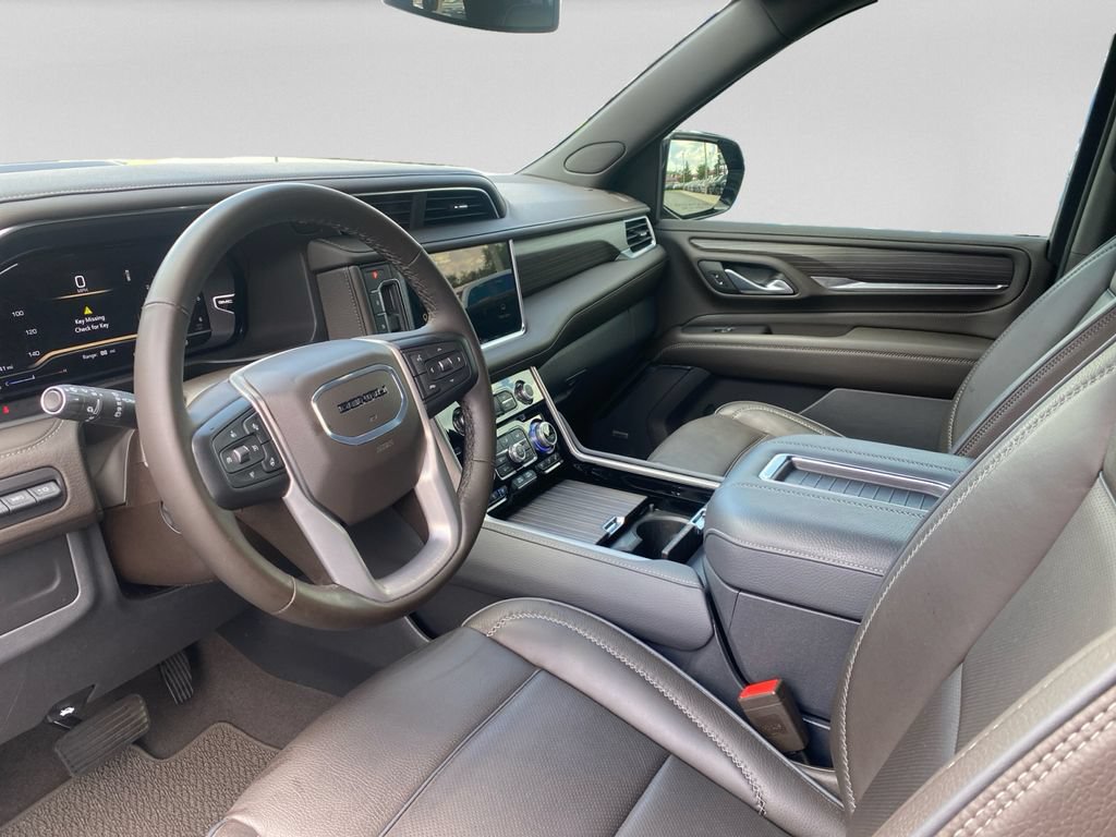 Used 2024 GMC Yukon XL Denali AWD/4WD image 14