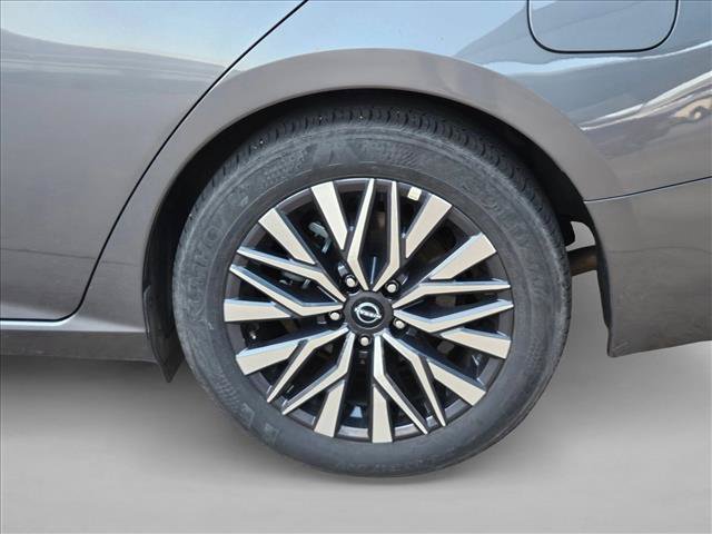 Used 2025 Nissan Altima 2.5 SV FWD image 19
