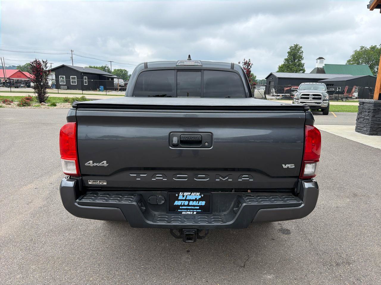 Used 2021 Toyota Tacoma SR AWD/4WD image 5