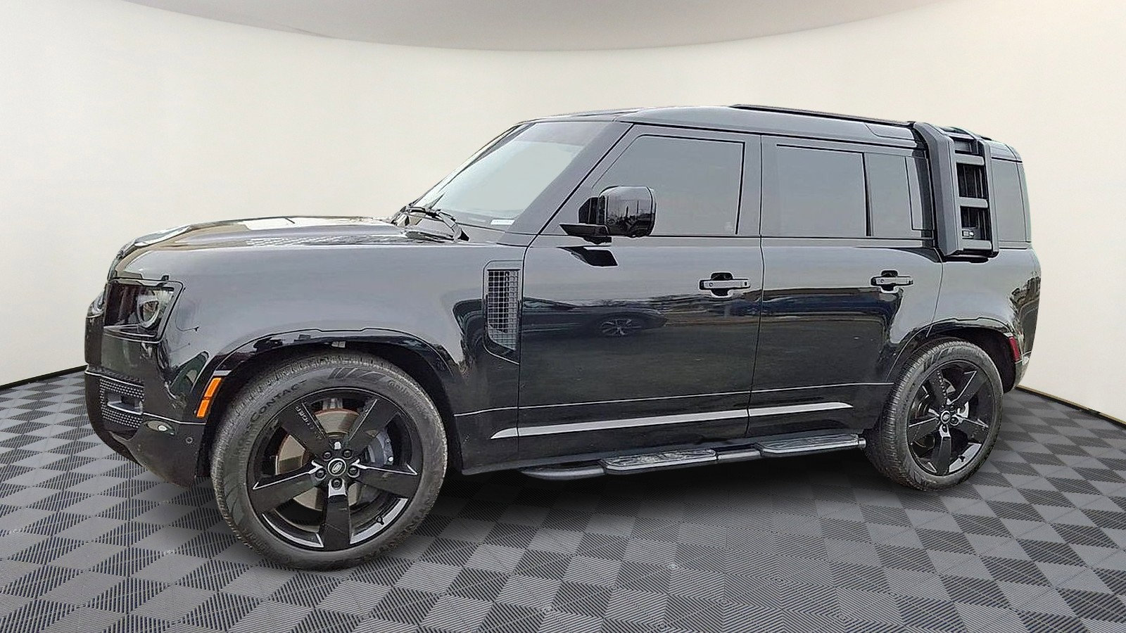 Certified 2025 Land Rover Defender 110 X-Dynamic SE image 4