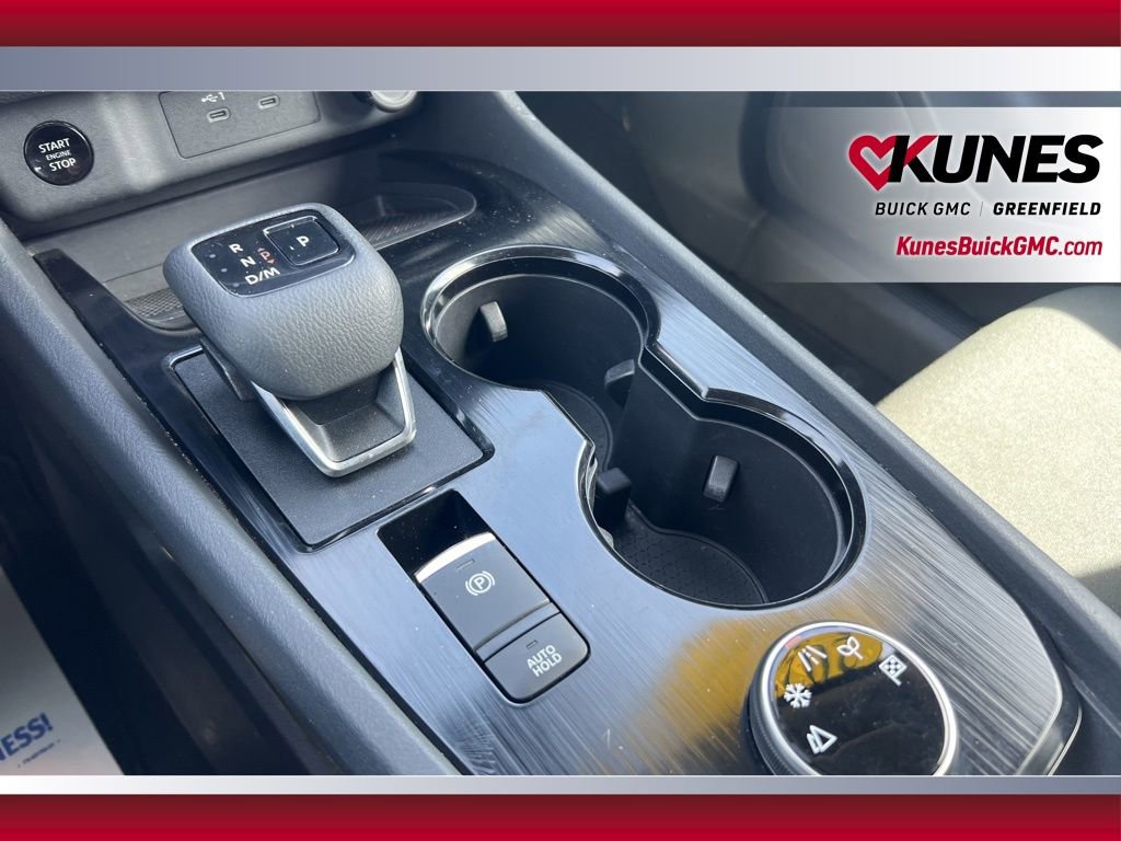 Used 2024 Nissan Rogue S image 29