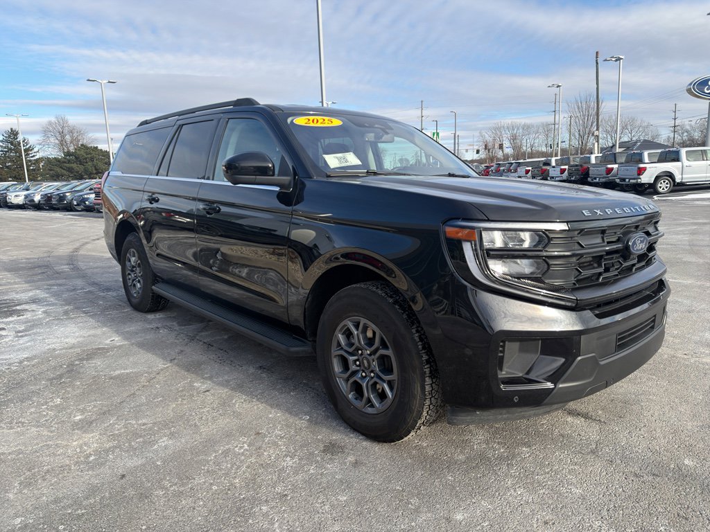 Used 2025 Ford Expedition Max Active AWD/4WD image 4