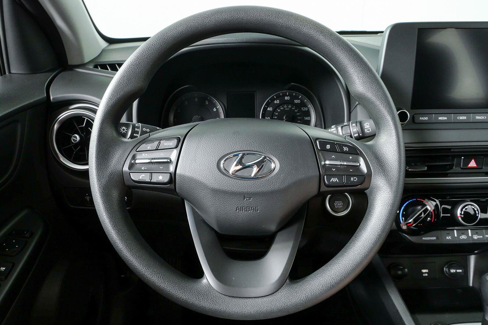 Used 2023 Hyundai Kona SEL AWD/4WD image 9