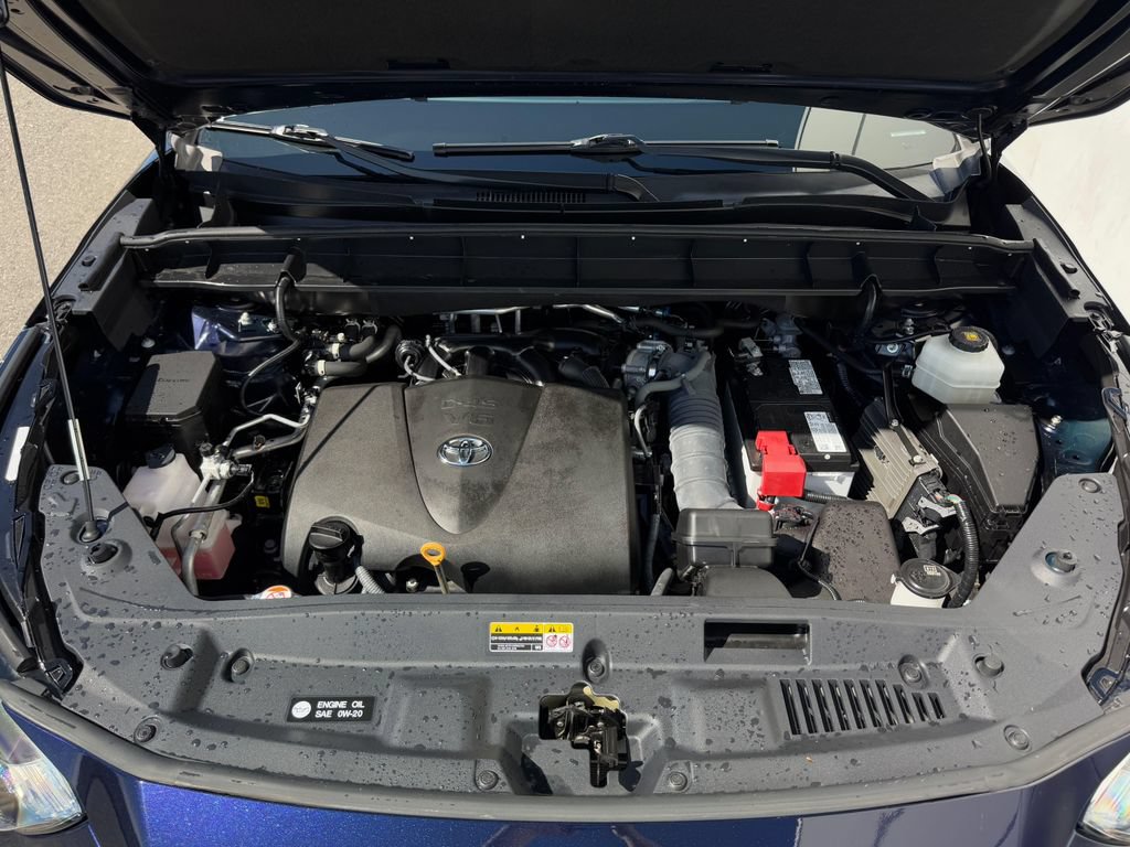 Used 2022 Toyota Highlander XLE AWD/4WD image 21