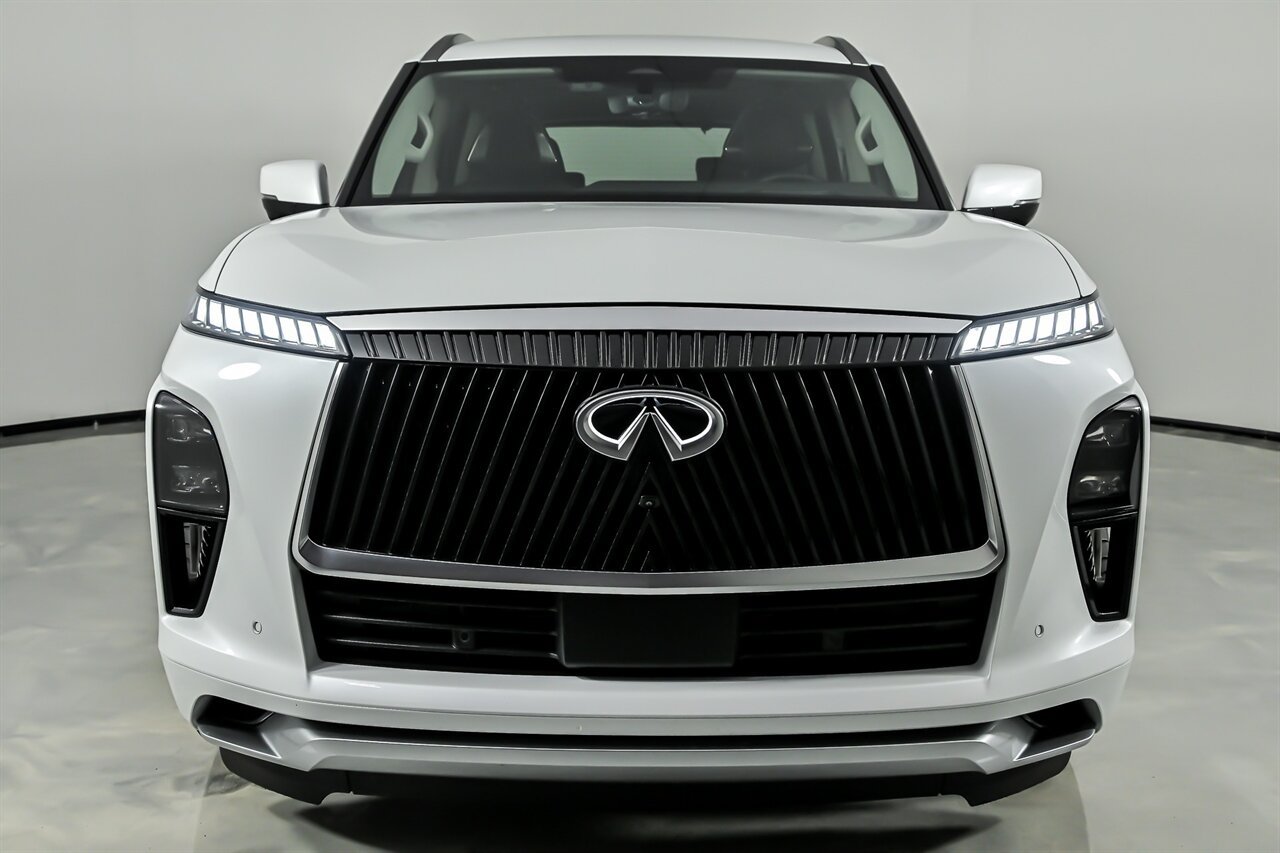 Used 2025 INFINITI QX80 Sensory AWD/4WD image 4