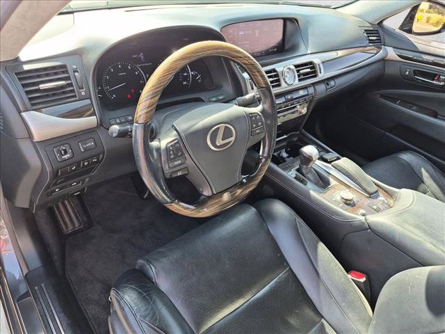 Used 2015 Lexus LS 460 w/ Comfort Package RWD image 9