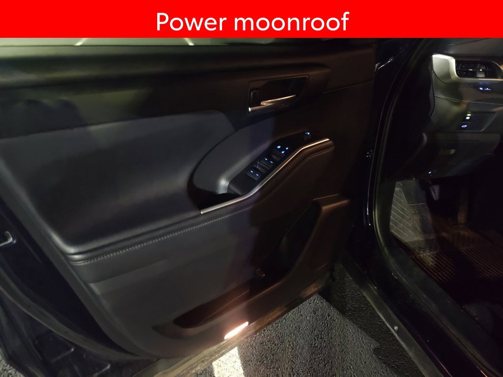 Used 2021 Toyota Highlander XLE AWD/4WD image 5