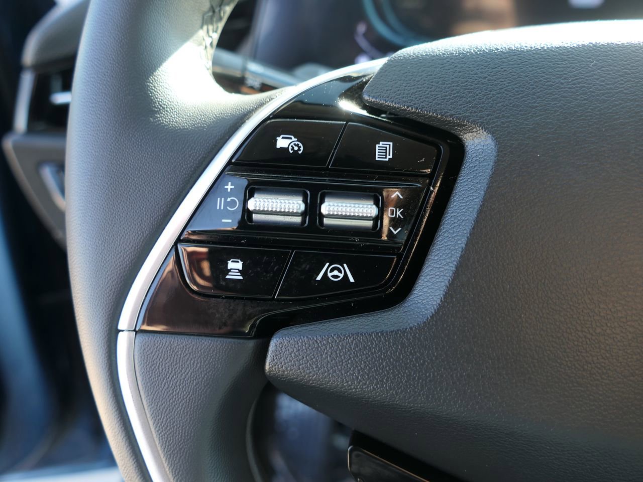 Used 2025 Kia Niro EX image 15