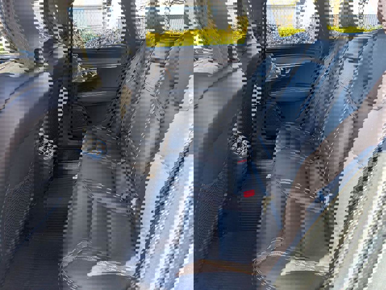 Used 2019 Volvo V90 T6 R-Design image 11