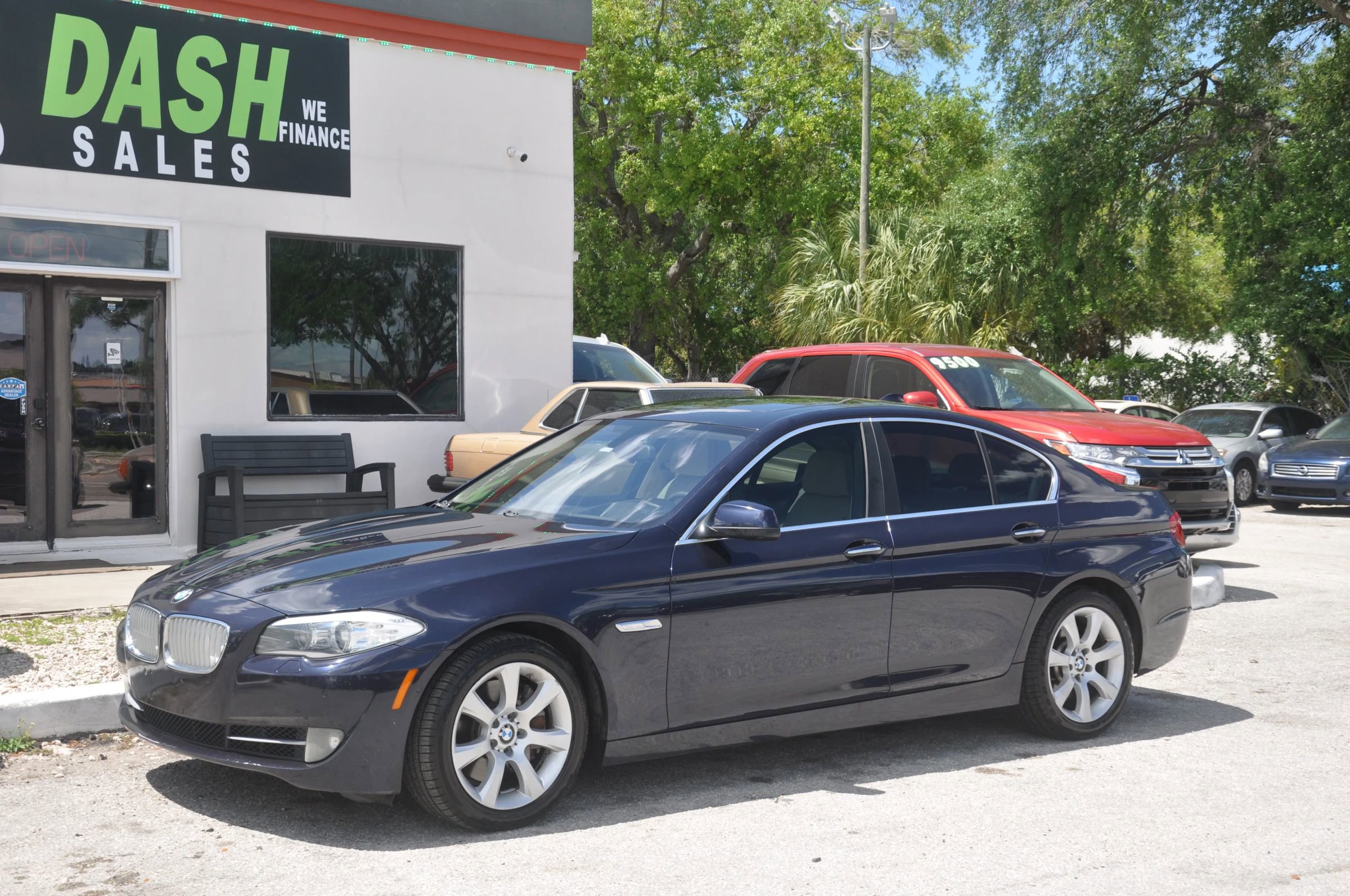Used 2013 BMW 550i xDrive Sedan AWD/4WD image 3