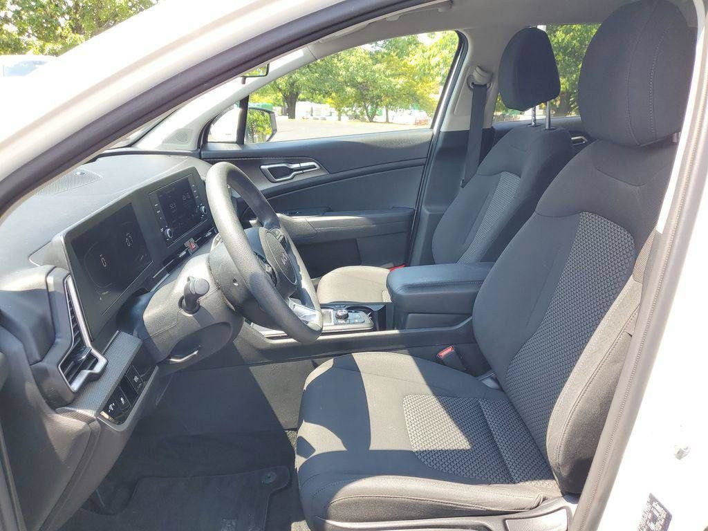 Used 2023 Kia Sportage LX AWD/4WD image 5