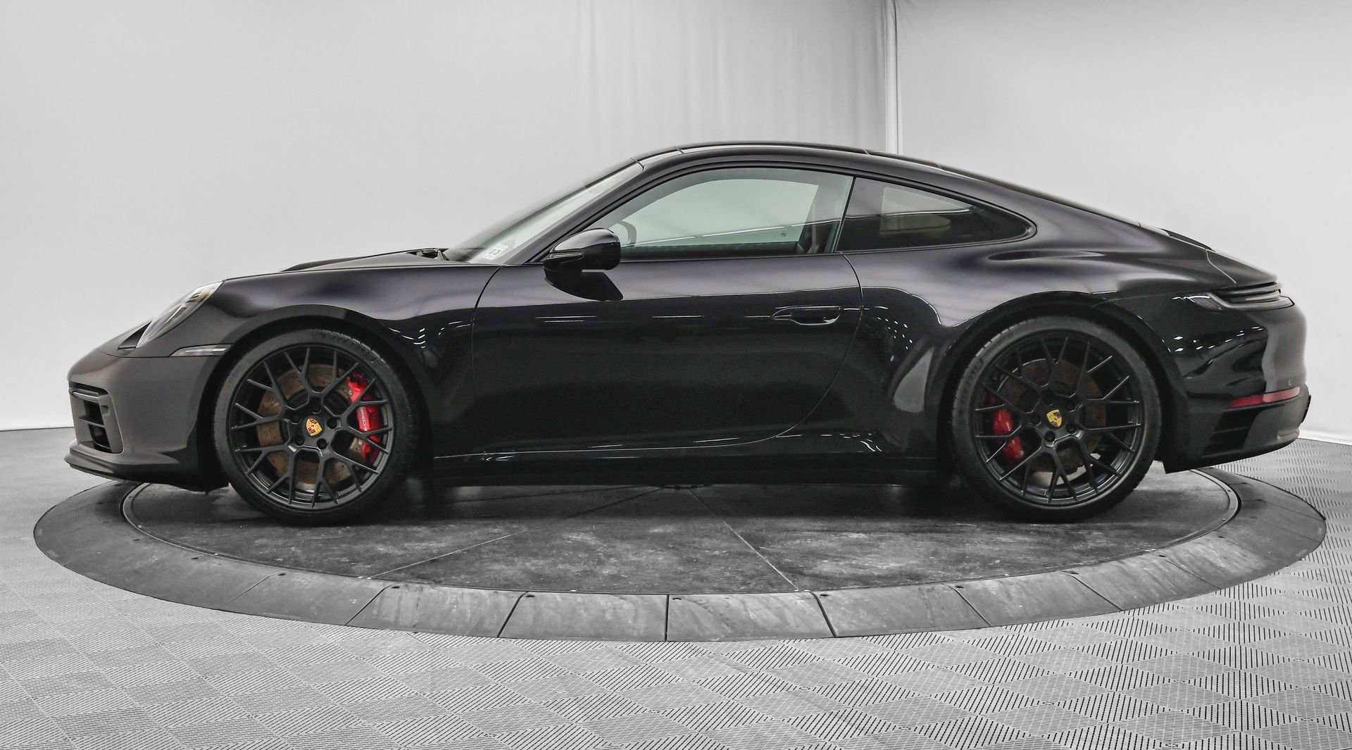 Used 2024 Porsche 911 Carrera GTS image 4