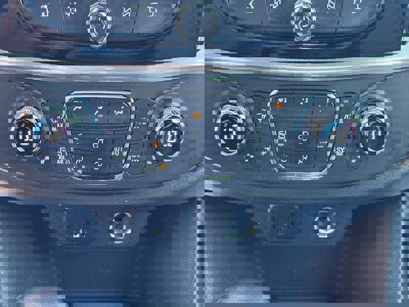 Used 2022 Chevrolet Traverse LT image 23