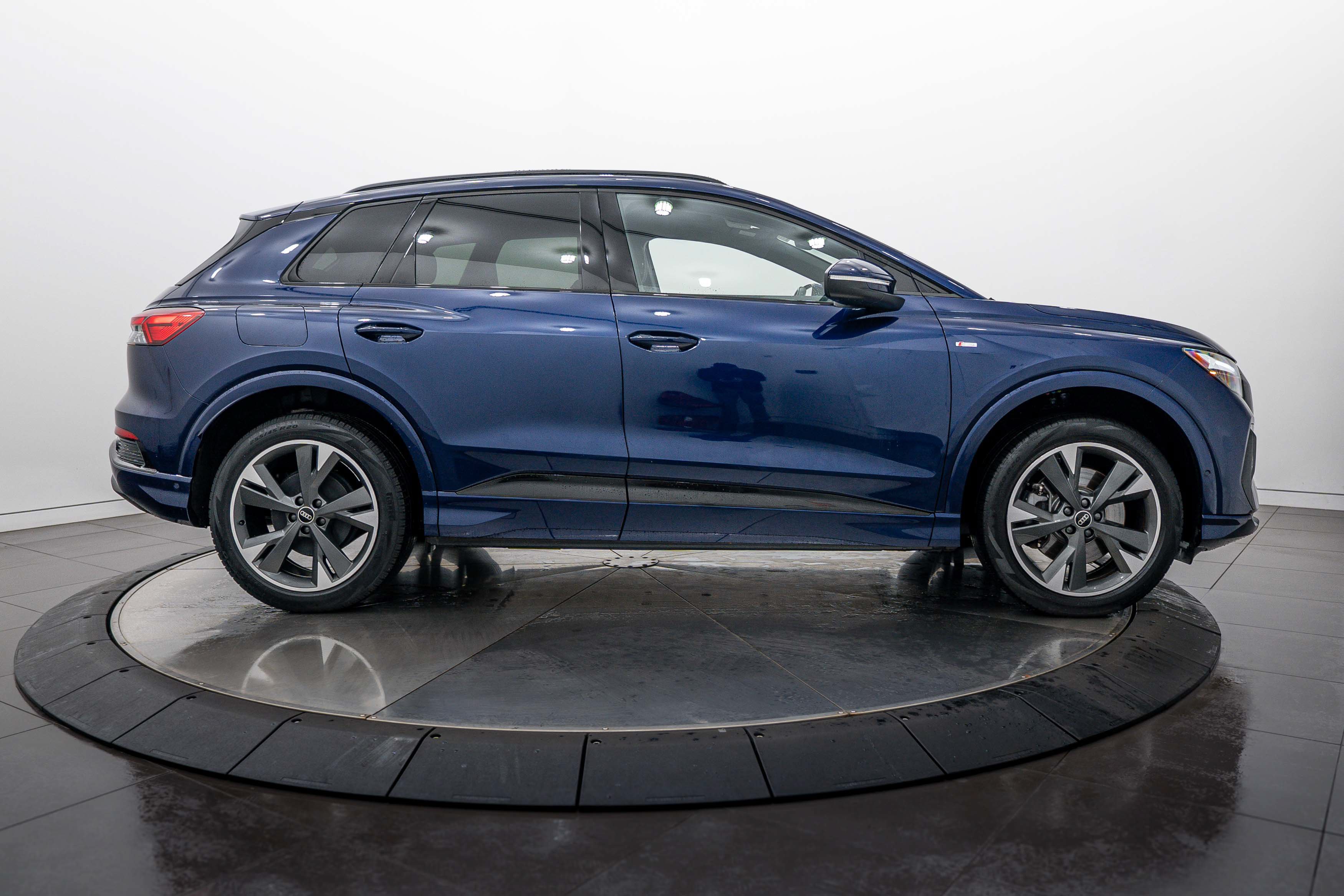 Certified 2024 Audi Q4 e-tron Premium Plus AWD/4WD image 3