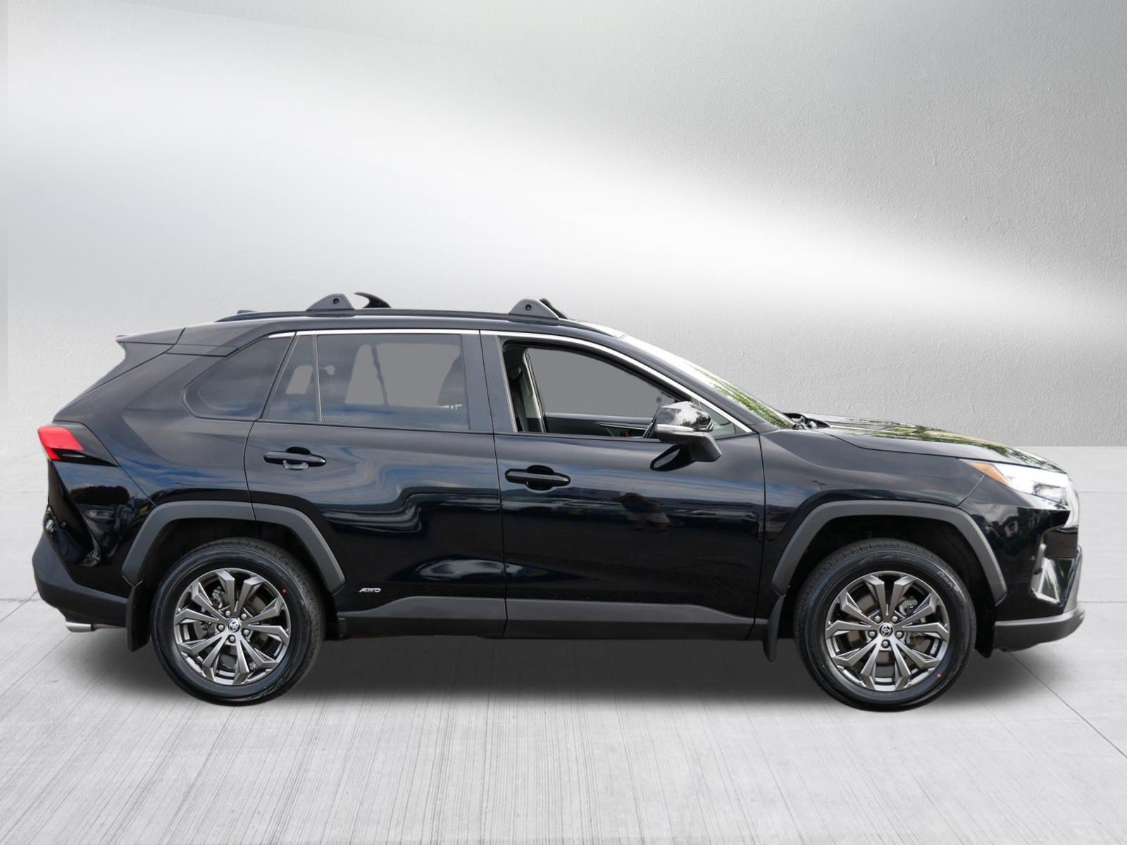 Used 2022 Toyota RAV4 XLE Premium AWD/4WD image 8