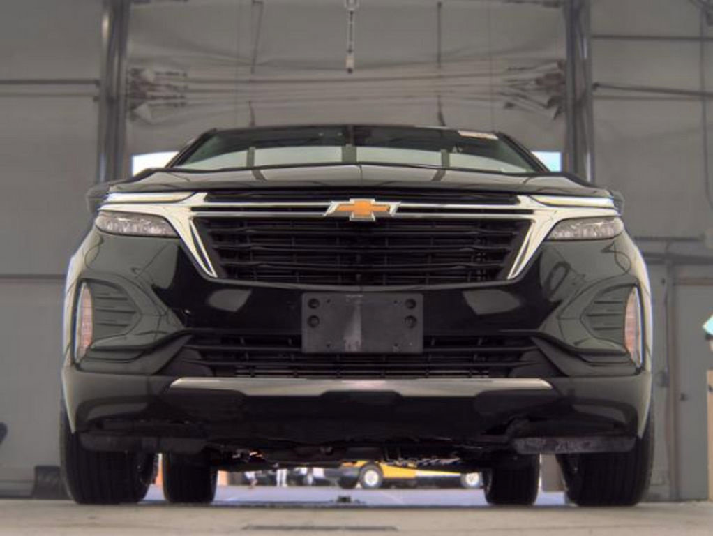 Used 2023 Chevrolet Equinox LT w/ LPO, Floor Liner Package FWD image 3