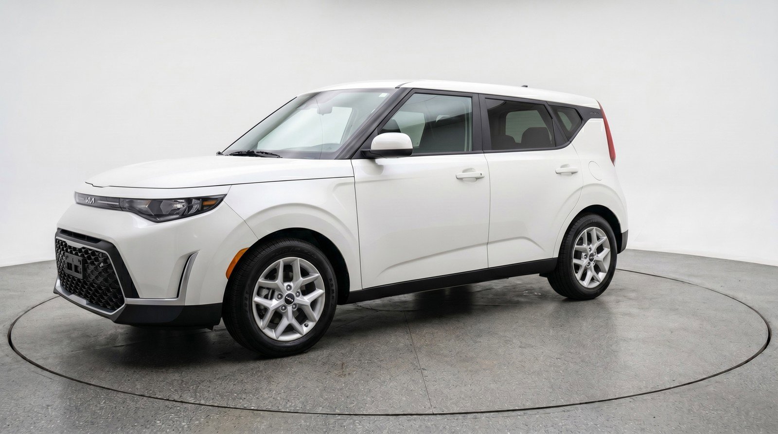 Used 2025 Kia Soul LX w/ LX Technology Package FWD image 3
