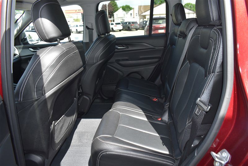 Used 2023 Jeep Grand Cherokee Laredo w/ Luxury Tech Group I AWD/4WD image 25