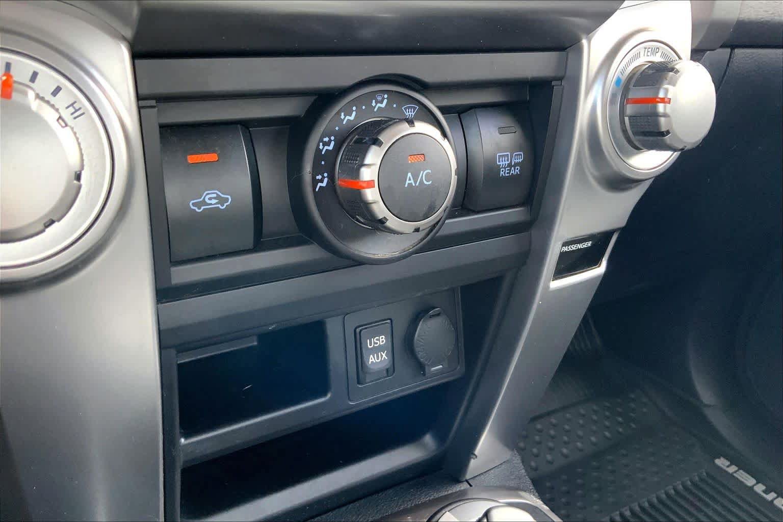 Used 2018 Toyota 4Runner SR5 Premium AWD/4WD image 33