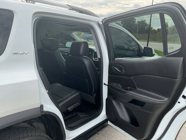 Used 2023 GMC Acadia SLT w/ Preferred Package FWD image 18