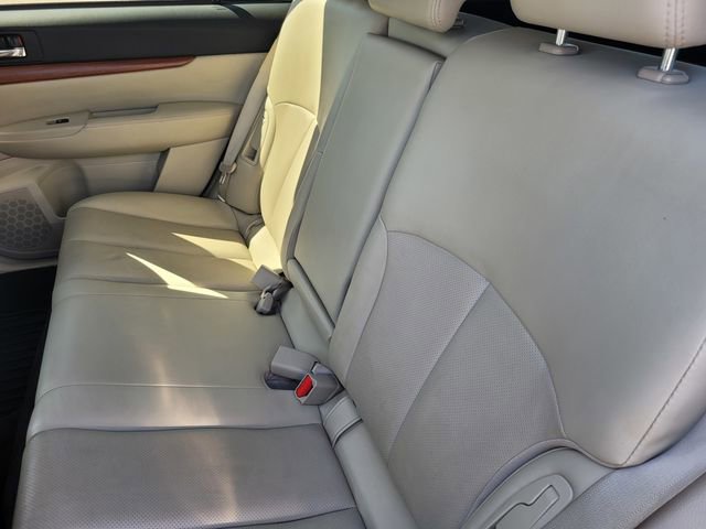 Used 2013 Subaru Outback 2.5i Limited w/ Moonroof Pkg AWD/4WD image 13