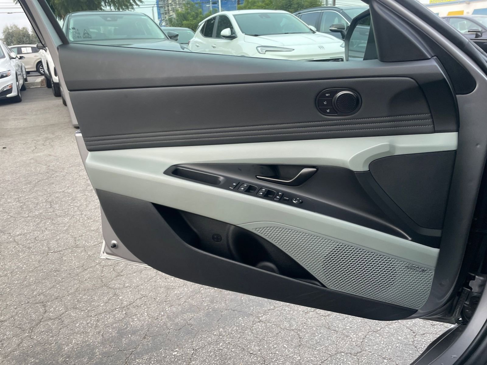 Used 2025 Hyundai Elantra Limited image 20