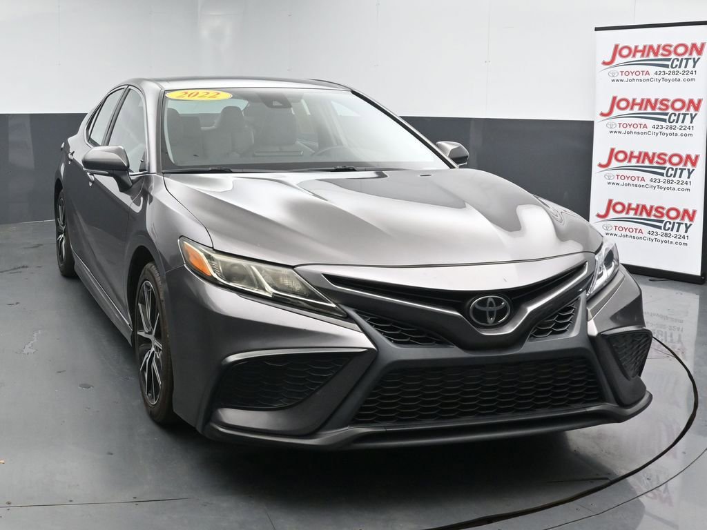 Used 2022 Toyota Camry SE FWD image 3