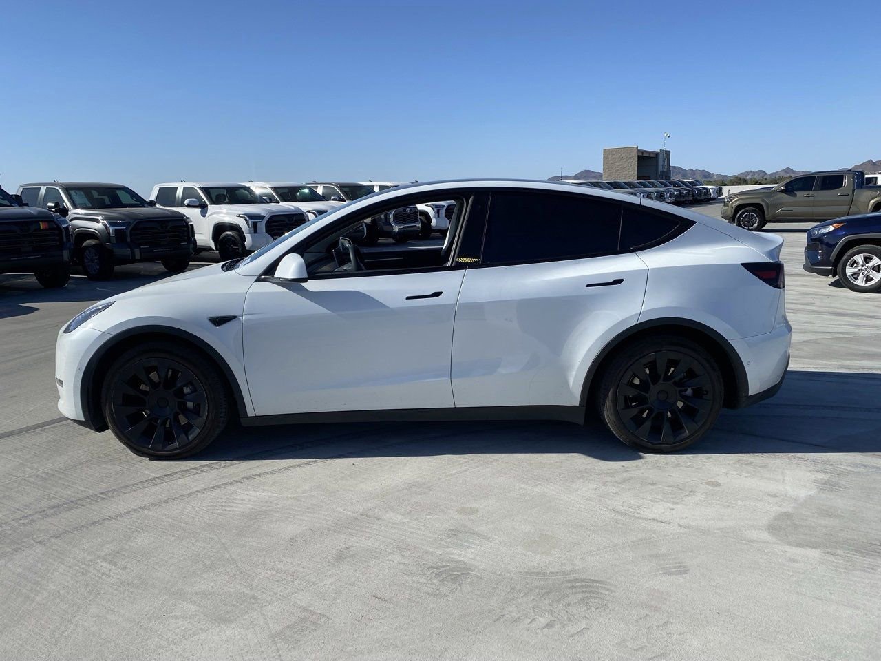 Used 2022 Tesla Model Y Long Range image 7