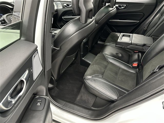 Used 2018 Volvo XC60 T8 R-Design w/ Convenience Package image 23