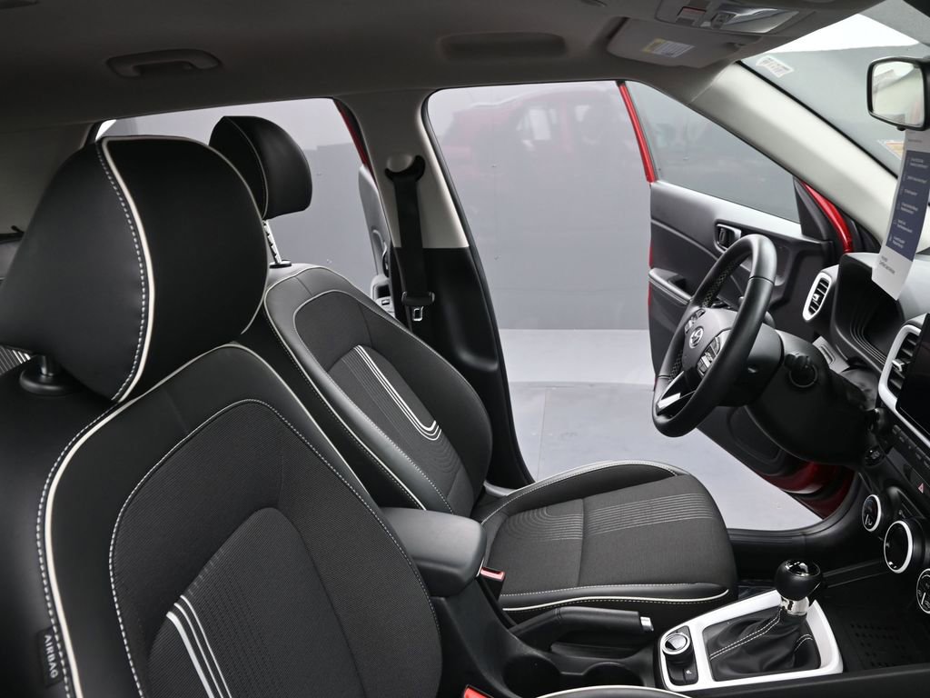 Used 2024 Hyundai Venue Limited image 20