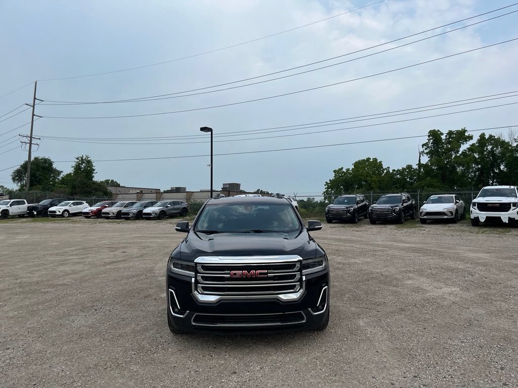 Used 2023 GMC Acadia SLT w/ Preferred Package FWD image 3