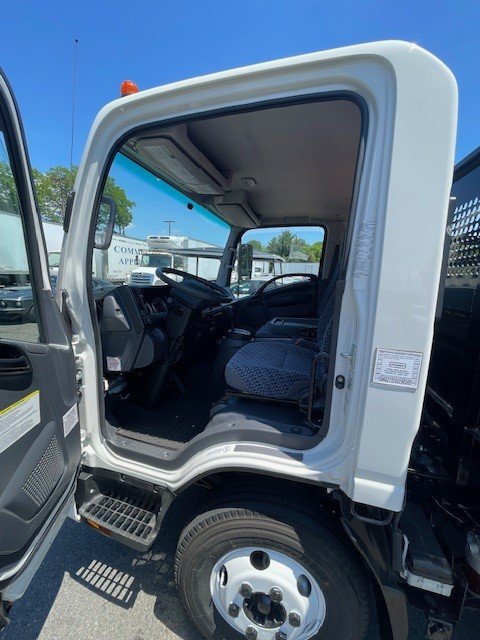 Used 2023 Isuzu NPR RWD image 5