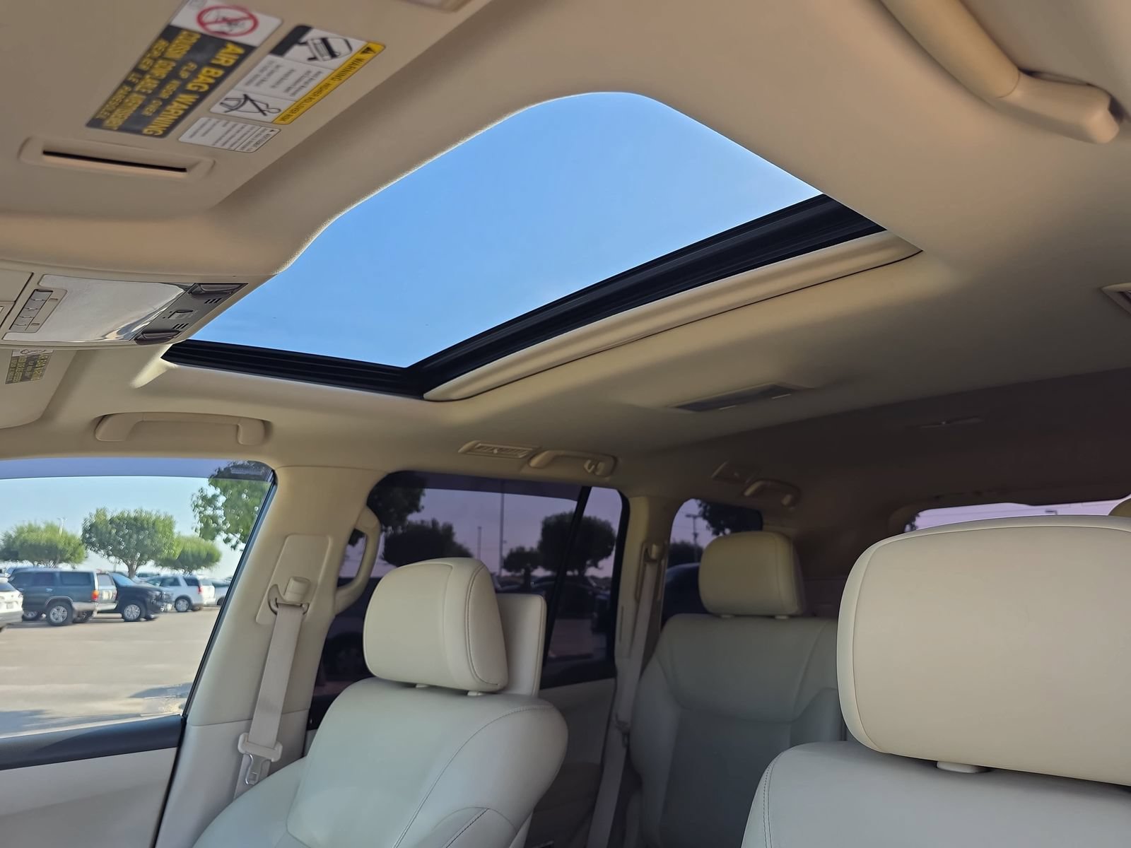Used 2015 Lexus LX 570 4WD w/ Luxury Package image 27