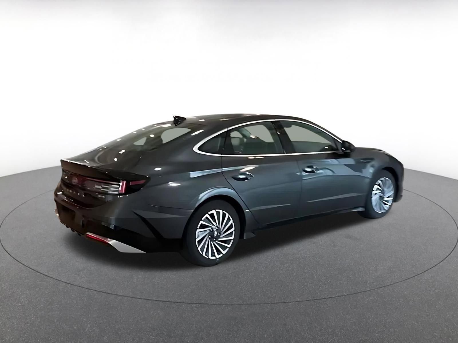 Used 2025 Hyundai Sonata SEL FWD image 12