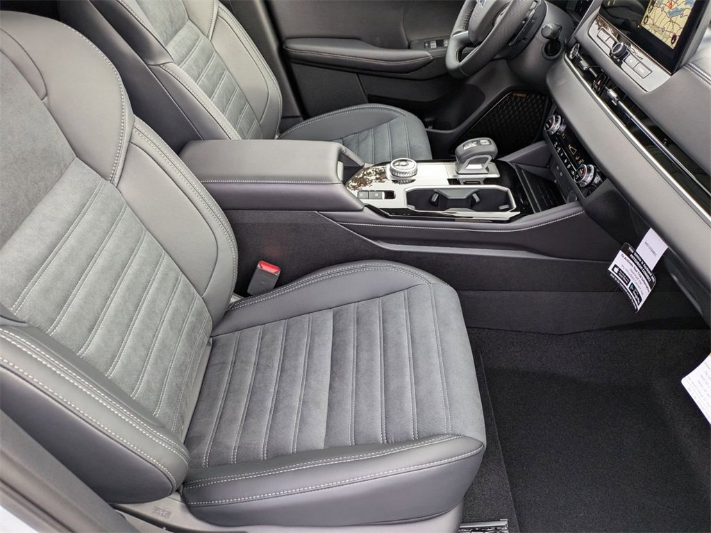 New 2025 Mitsubishi Outlander SE image 32