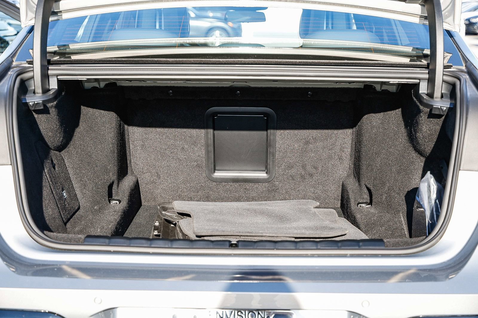 Used 2026 BMW 750e xDrive image 27