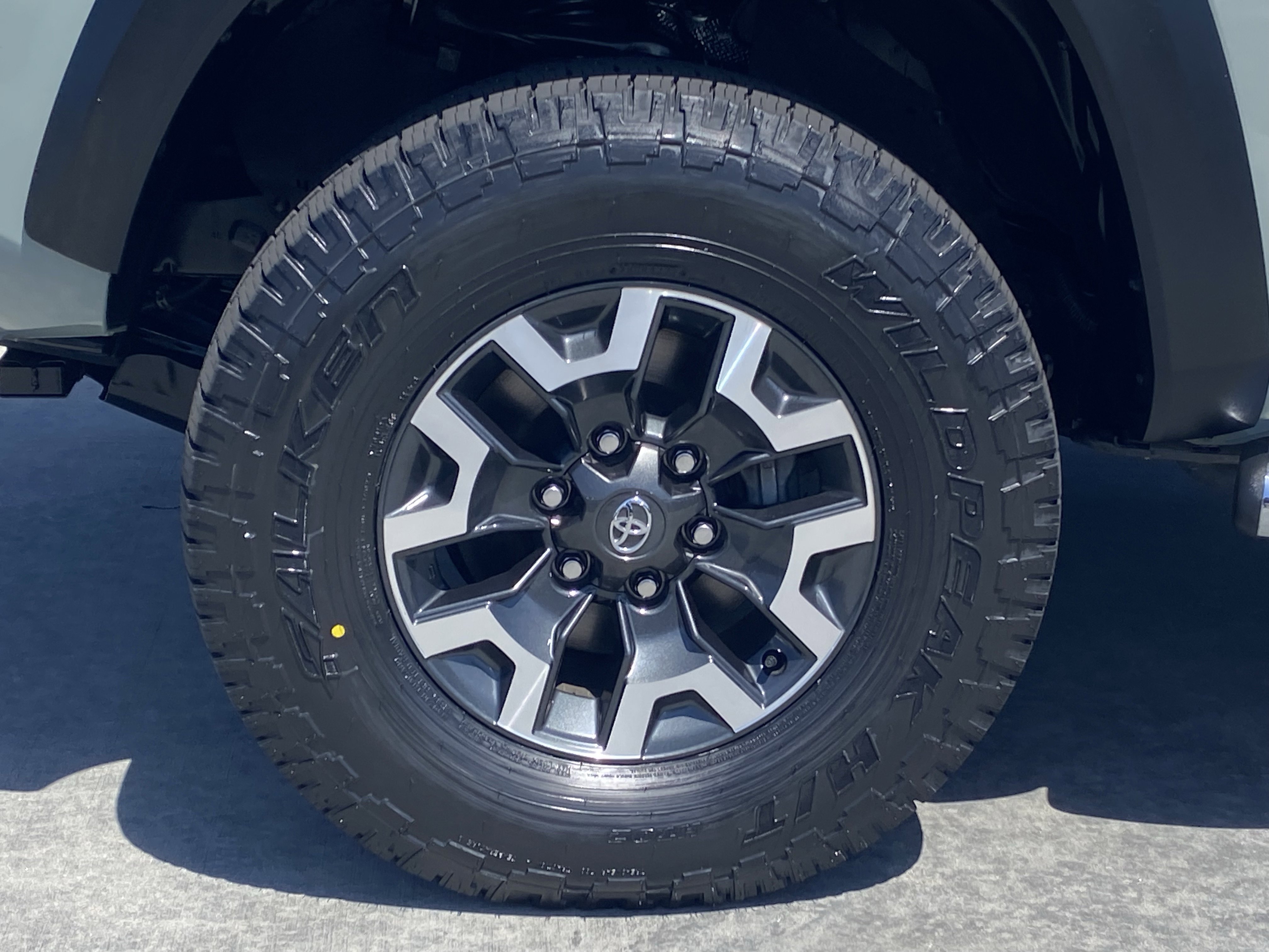 Certified 2022 Toyota Tacoma TRD Off-Road w/ TRD Premium Off Road Package AWD/4WD image 8