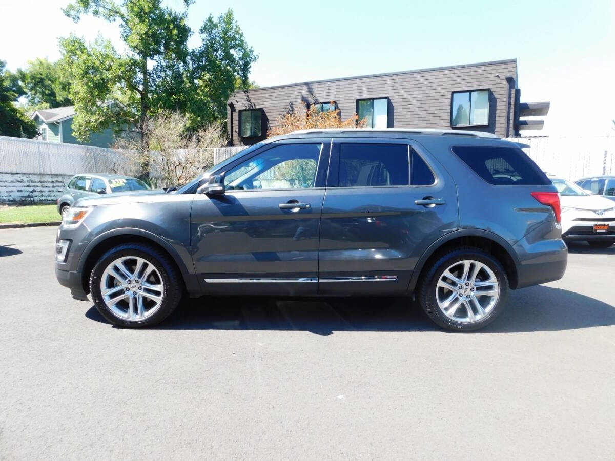 Used 2017 Ford Explorer XLT w/ Equipment Group 202A image 25