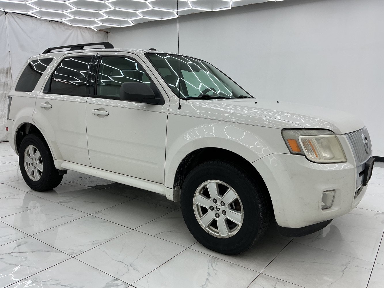 Used 2010 Mercury Mariner 2WD image 3