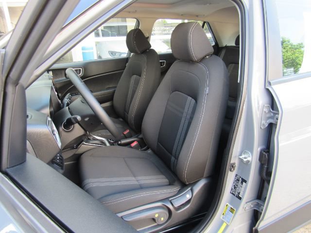 Used 2022 Hyundai Venue SEL FWD image 6