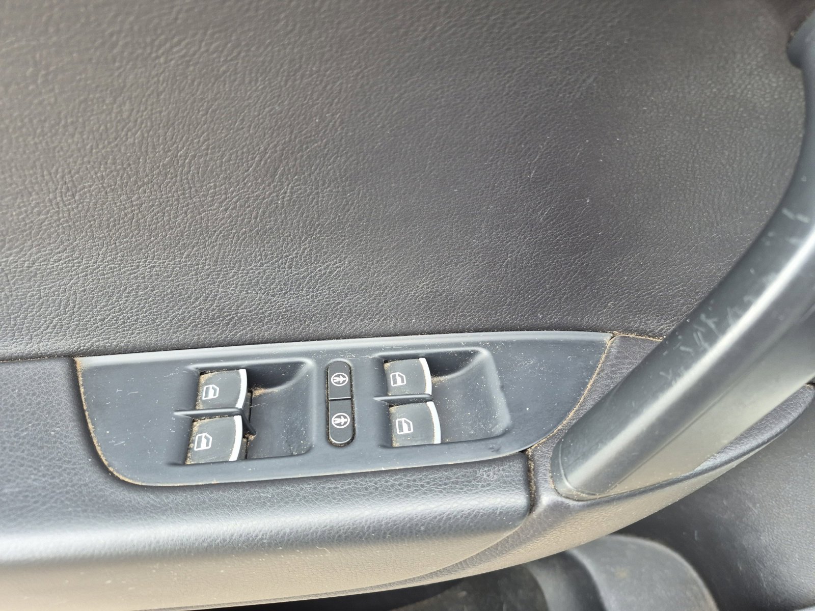 Used 2014 Volkswagen Touareg Sport image 13