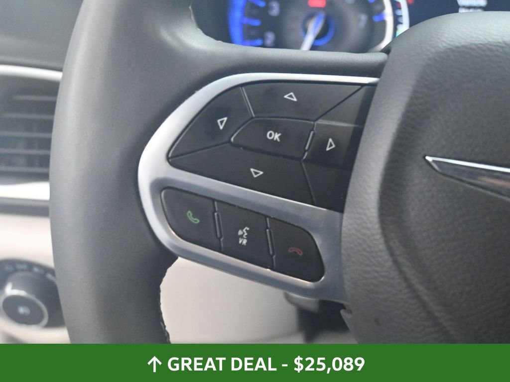 Used 2024 Chrysler Pacifica Touring-L image 42