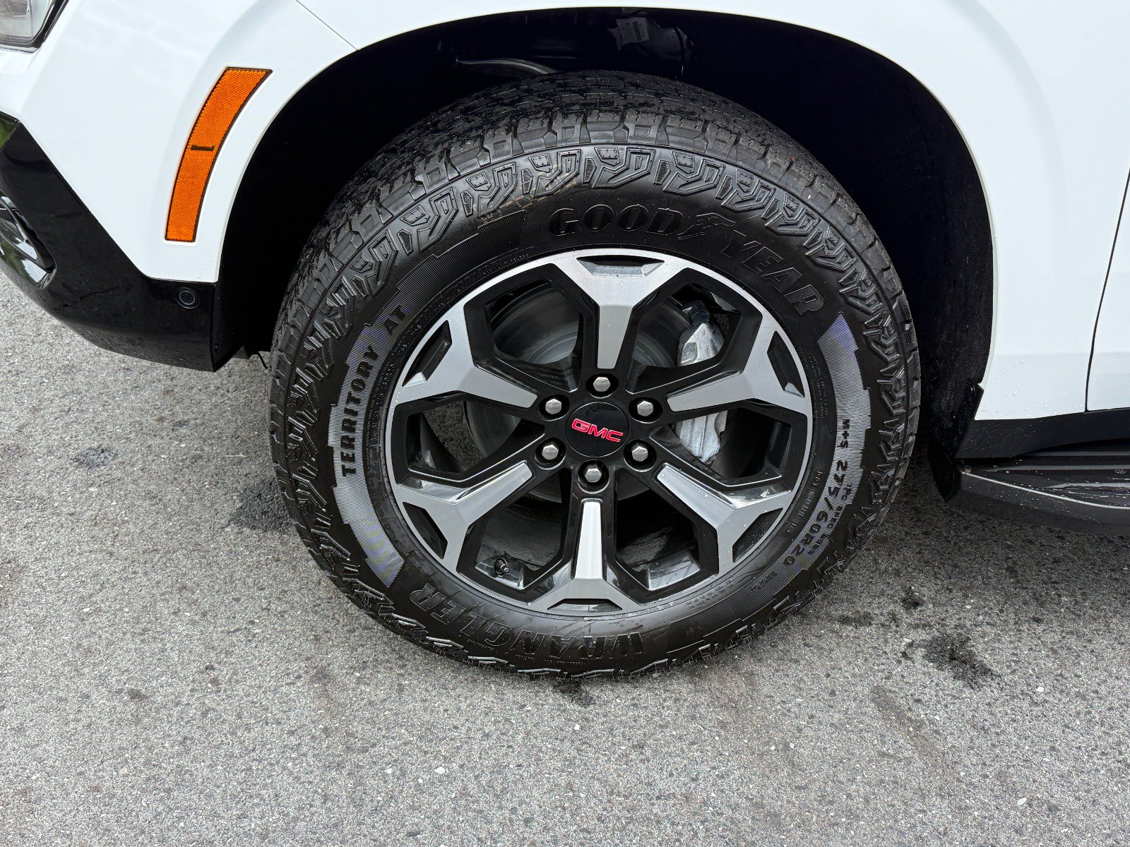 New 2026 GMC Yukon XL AT4 AWD/4WD image 9